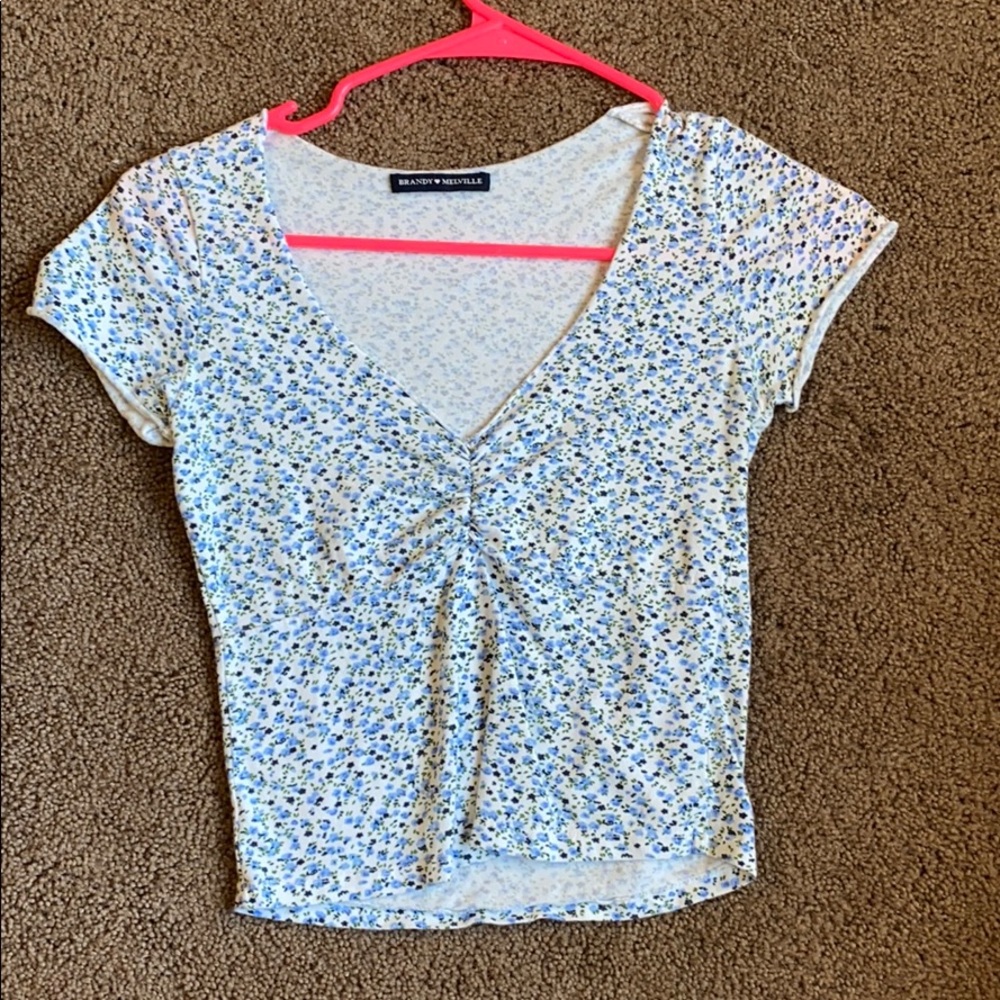 ADORABLE BRANDY MELVILLE TOP